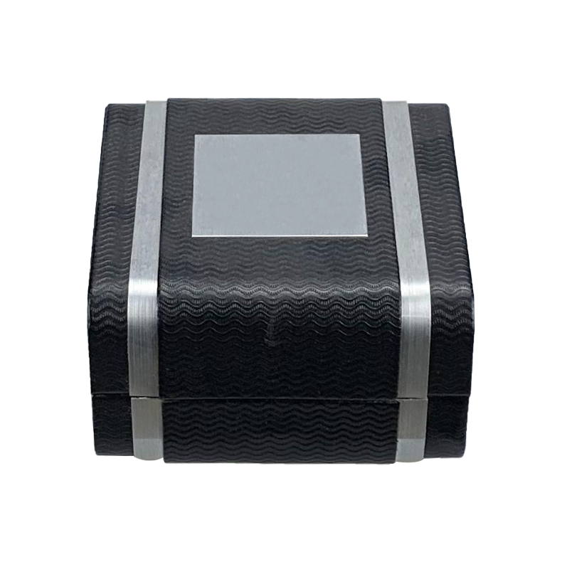 黑色皮+铝片翻盖手表盒